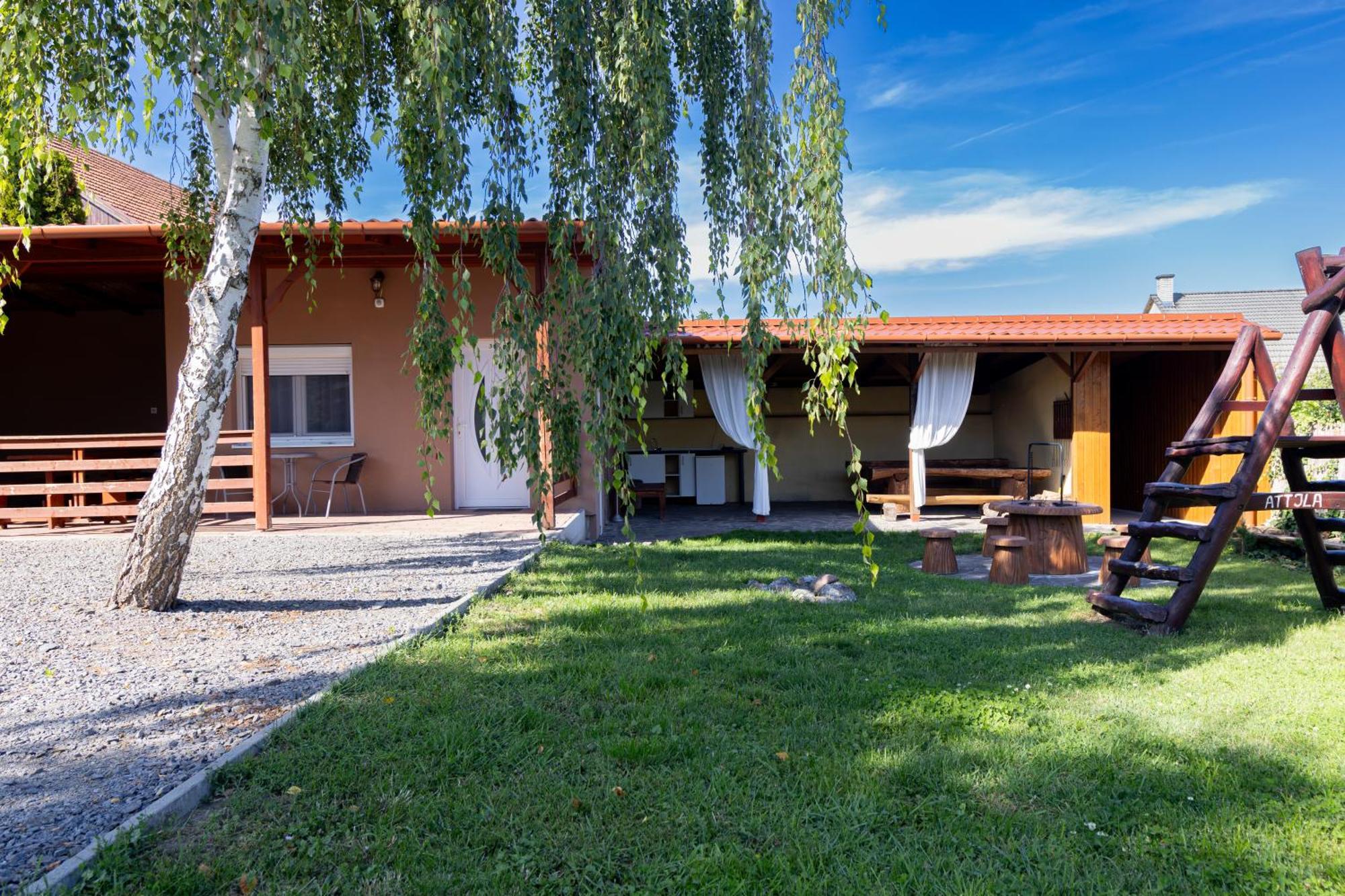 Kincso Vendeghaz Apartment Sárospatak Exterior foto